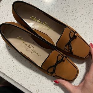Salvatore Ferragamo Loafer
Size 5